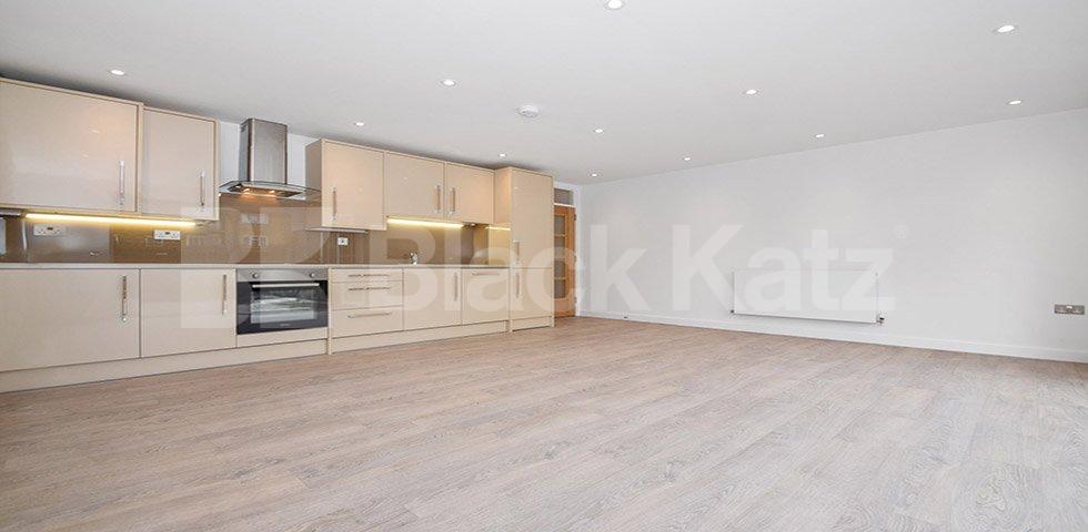 			3 Bedroom, 2 bath, 1 reception Apartment			 Avenue road, Seven Sisters